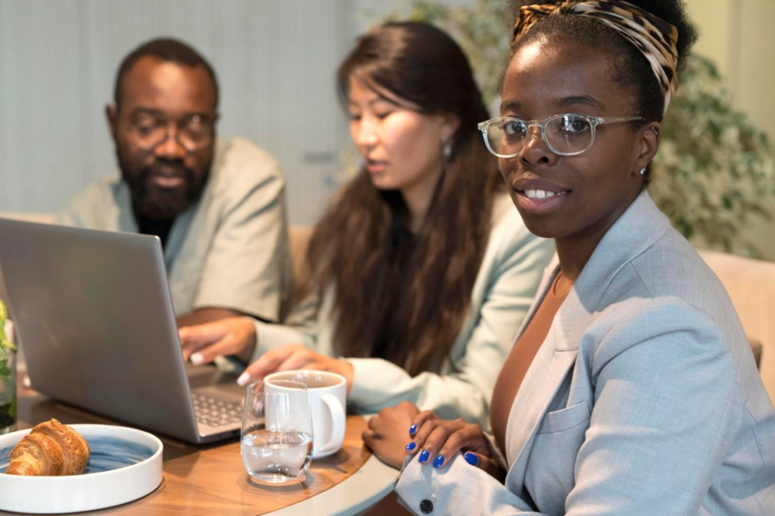 Environnement de travail avec analyses financières détaillées